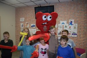 Медведь Валера на детском празднике